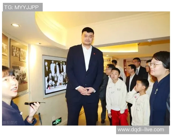 姚明亲自配音进场引发热议球迷们的期待与欢呼声此起彼伏