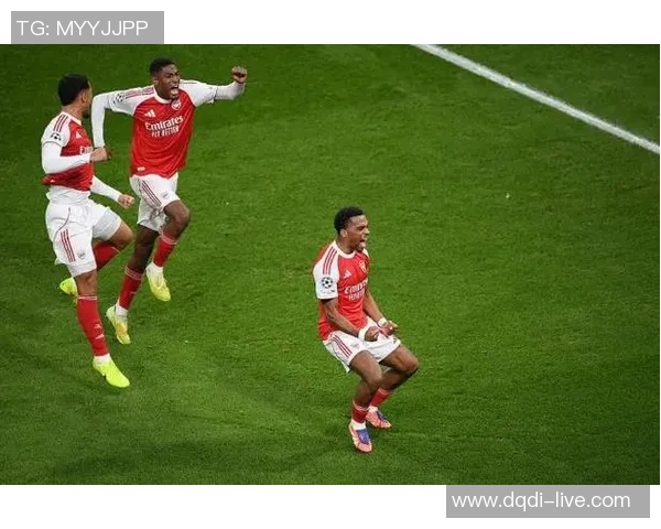 友谊赛激战:拜仁与阿森纳1比1平局精彩瞬间引发全场热烈反响