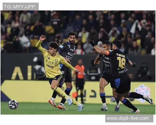 国王杯精彩对决里昂大胜那不勒斯乌龙球引发全场狂欢