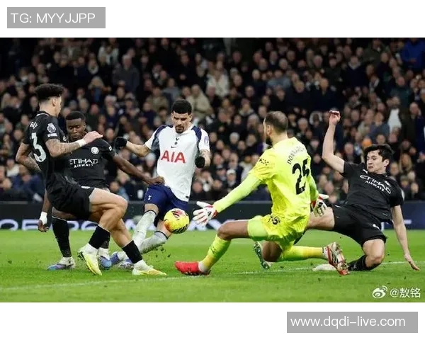 曼联逆转热刺4-3精彩绝伦神扑引发争议判罚全场沸腾