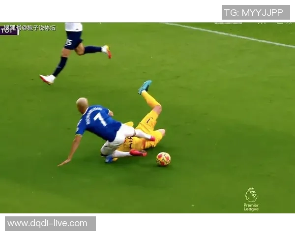 英超赛场尤文图斯大胜马竞争议判罚引发全场热议 英超赛场尤文图斯大胜马竞争议判罚引发全场热议